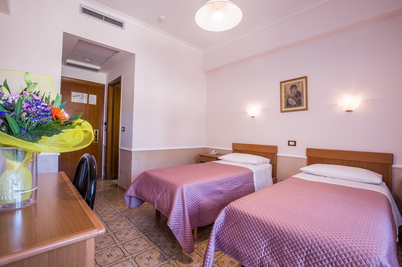 Hotel Casa Tra Noi Roma Exterior foto